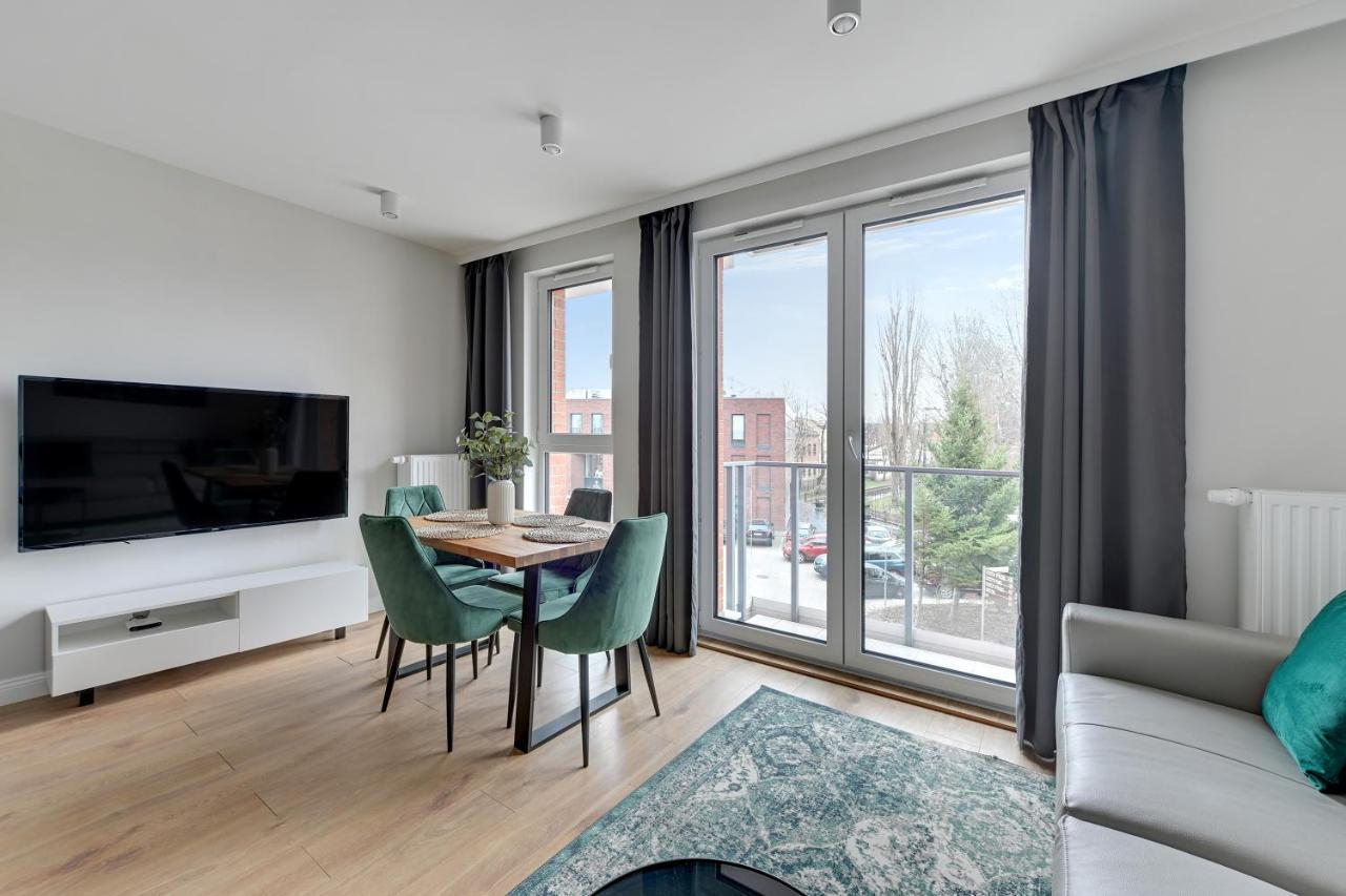 Aura 40 Center By Downtown * Danzig